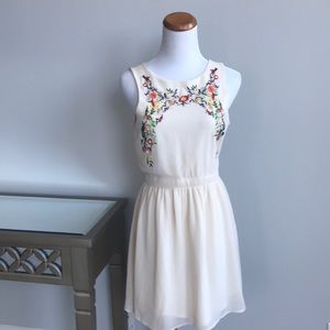 Cute floral embroidered dress Sz S